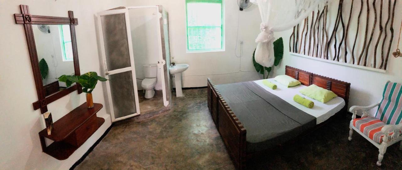 Circus Lagoon Hideaway Bed and Breakfast Dodanduwa Exterior foto